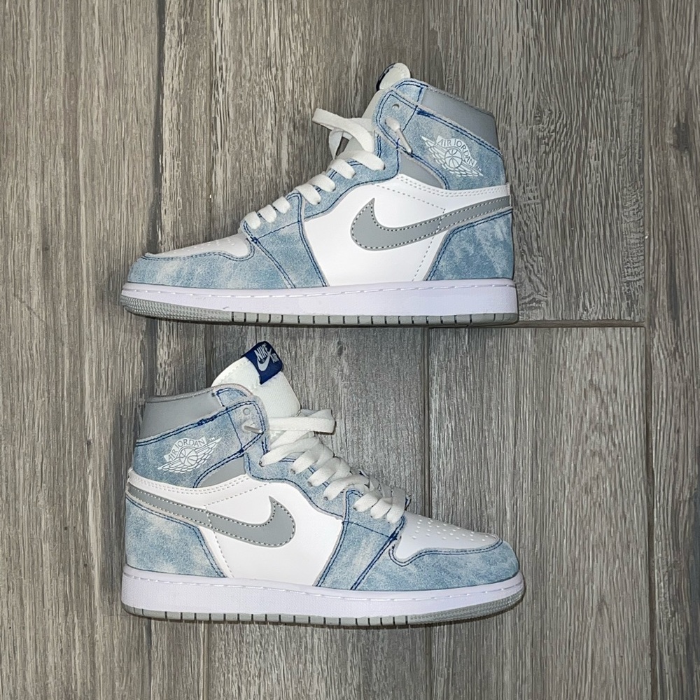 Jordan 1 Hyper Royal